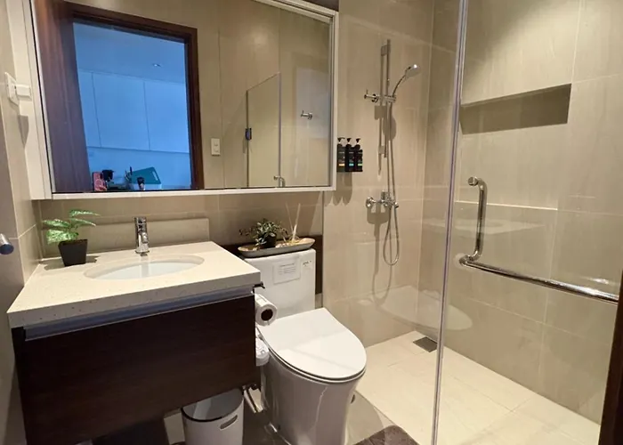 Azure Haven Pool Netflix Fast Wifi Apartment *