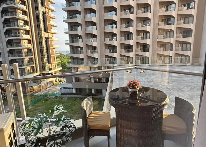 Azure Haven Pool Netflix Fast Wifi Apartment