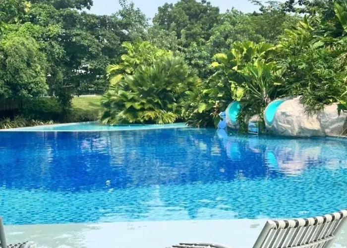 Azure Haven Pool Netflix Fast Wifi Apartment *