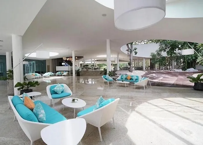 Azure Haven Pool Netflix Fast Wifi Apartment *